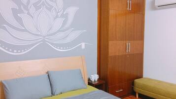 3 bedrooms, iron/ironing board, WiFi, bed sheets