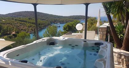 Two bedroom apartment with large daily room and infinity, heated, massage pool