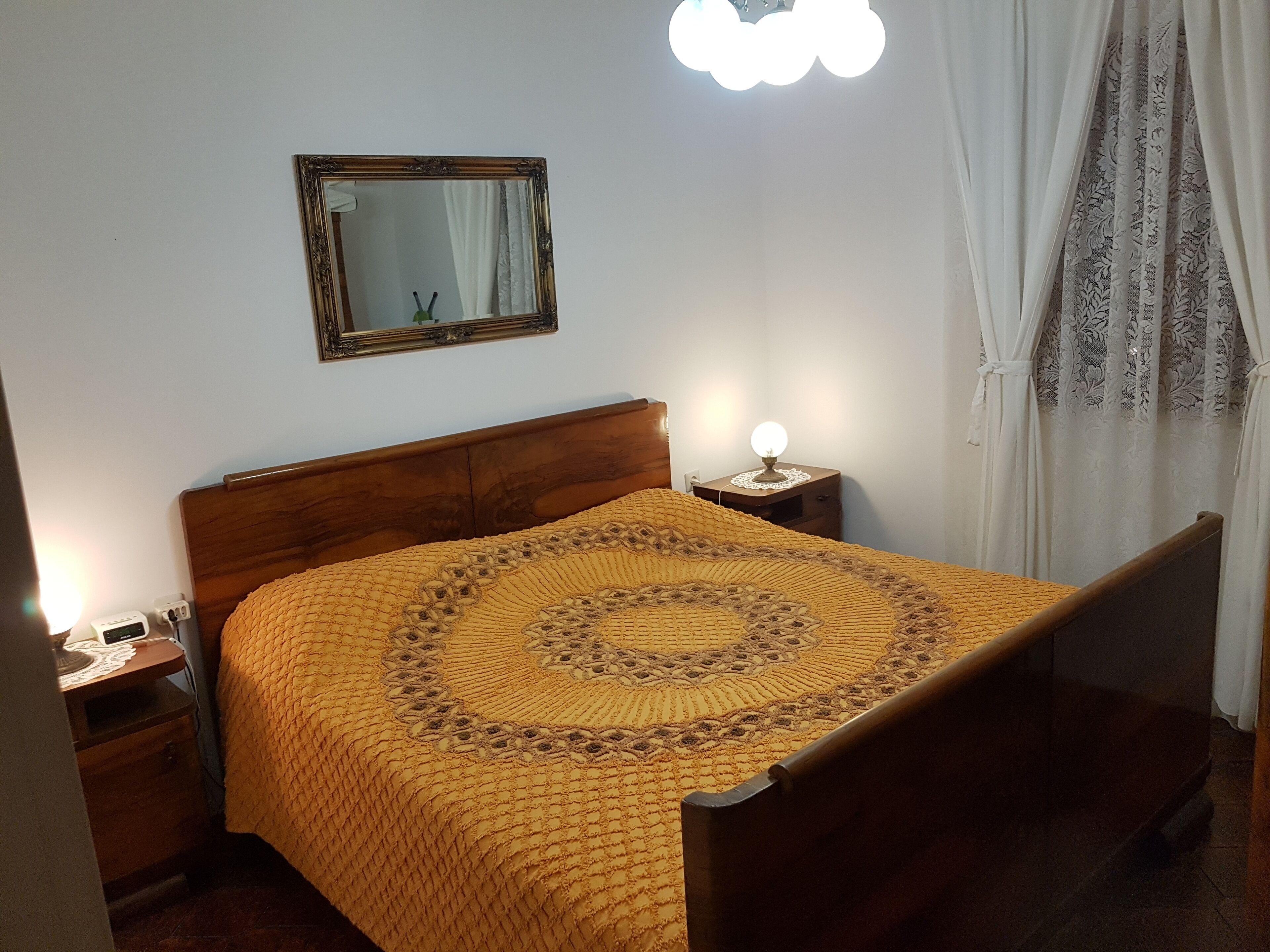 2 bedrooms, in-room safe, iron/ironing board, free WiFi