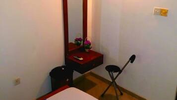 2 habitaciones, tabla de planchar con plancha y internet