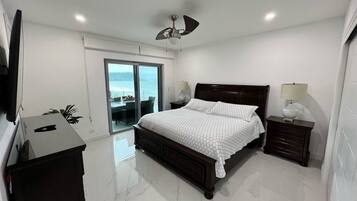 4 bedrooms, in-room safe, desk, iron/ironing board
