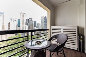 Property grounds - Spacious Studio with Amazing Balcony views at Greenbelt Makati (Makati)