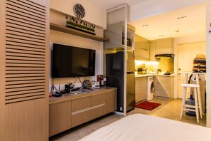 Interior - Spacious Studio with Amazing Balcony views at Greenbelt Makati (Makati)