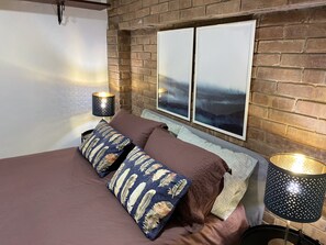4 Schlafzimmer, Zimmersafe, Schreibtisch, Bügeleisen/Bügelbrett
