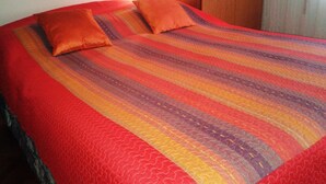 A bed with a striped blanket and two pillows. - Sea house Casa Passiflora, 10 min. beach, BBQ garden  (Pula)