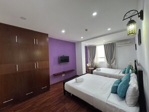 3 bedrooms, iron/ironing board, free WiFi, wheelchair access