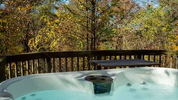 Tina de hidromasaje al aire libre