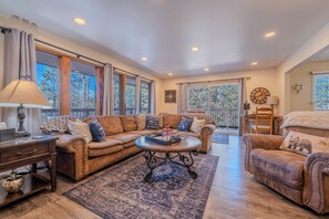 Smart TV, chimenea, videojuegos y reproductor de DVD 