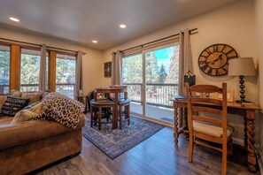 Smart TV, chimenea, videojuegos y reproductor de DVD 