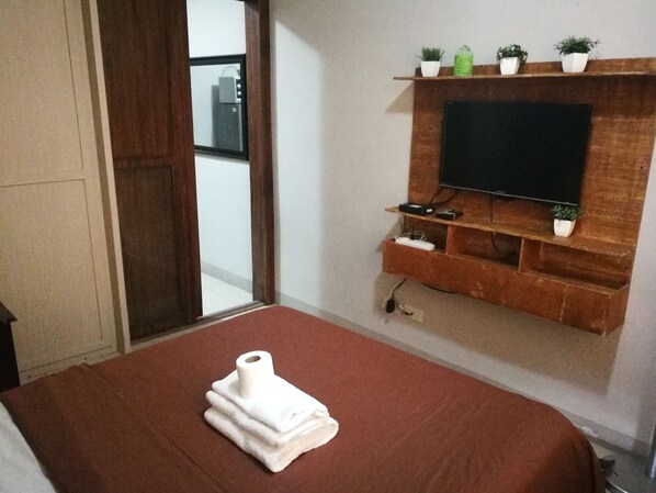 In-room safe, iron/ironing board, WiFi, bed sheets
