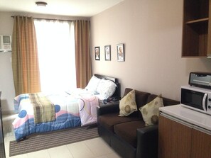 In-room safe, iron/ironing board, WiFi, bed sheets