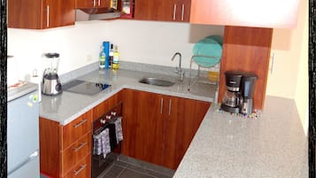 Peti sejuk, ketuhar gelombang mikro, ketuhar, dapur