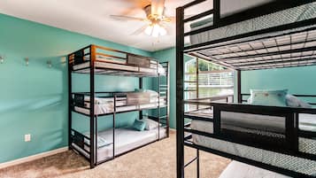 4 bedrooms, iron/ironing board, WiFi, bed sheets