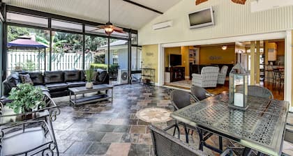 Ylellinen koti w / Spectacular Glass Room & Patios - ilmainen Wifi