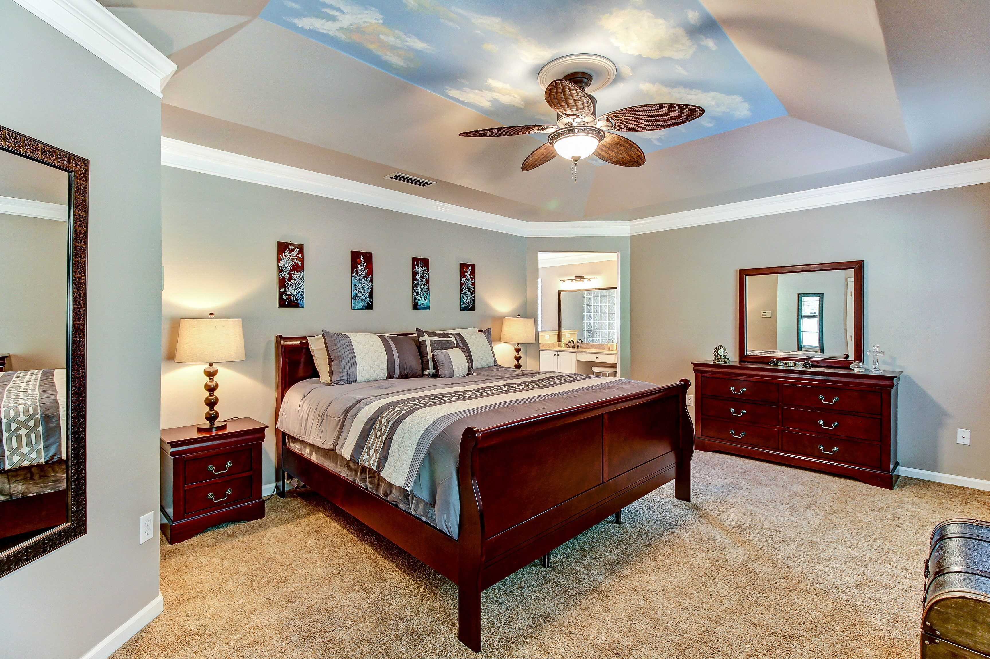 4 habitaciones, tabla de planchar con plancha, wifi y ropa de cama 