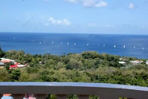 Property grounds - Two Bedroom Apartment with a Sea View close to the city center (Upper Ciceron)