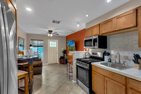 Fridge, microwave, oven, stovetop - Newly Remodeled Quaint and Cozy Casita- Fully Remodeled in Central Tucson! (Tucson)