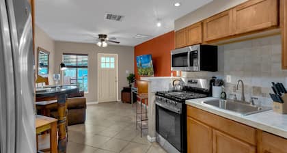 Newly Remodeled Quaint and Cozy Casita- Fully Remodeled in Central Tucson!