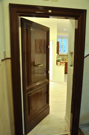 Interni