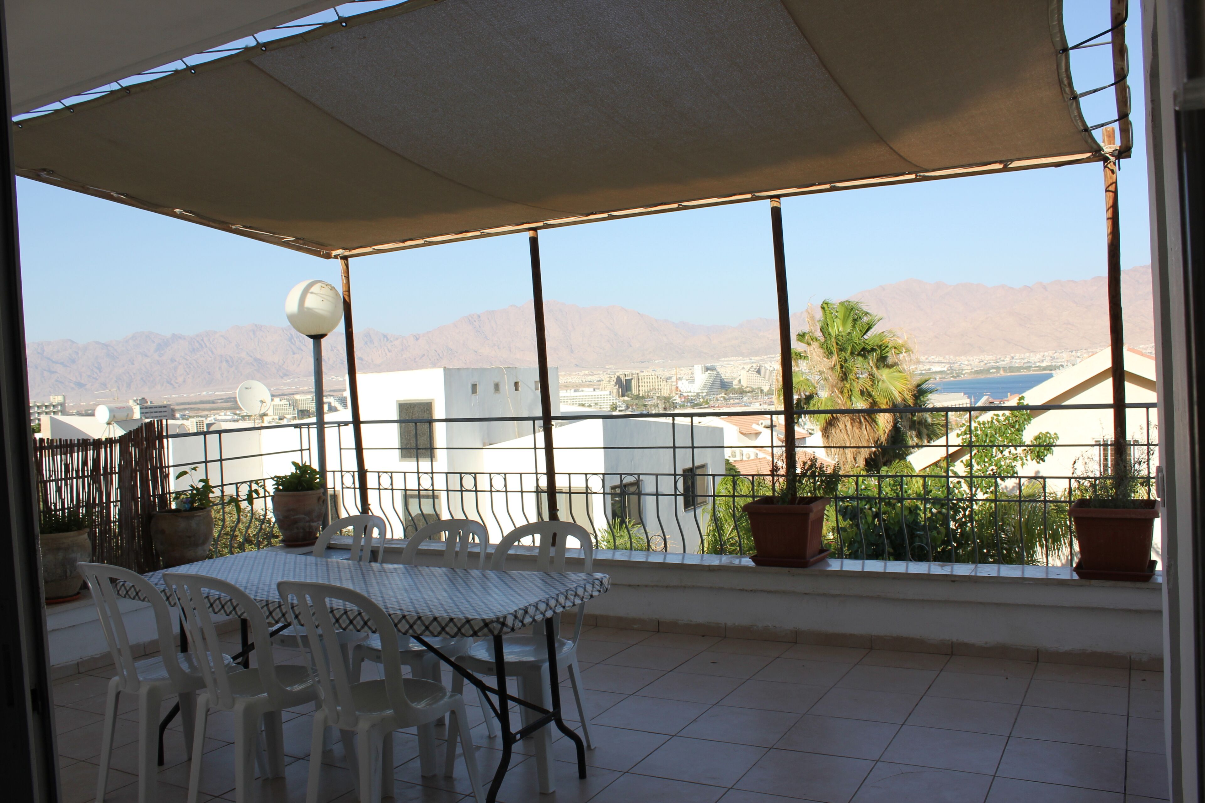 تناول الطعام بالخارج