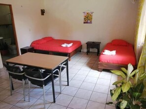 Coffre-fort, fer et planche à repasser, accès au Wi-Fi (inclus)