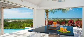 Upeat näkymät ja auringonlaskut - erittäin lähellä rantaa