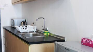 Fridge, microwave, electric kettle, cookware/dishes/utensils