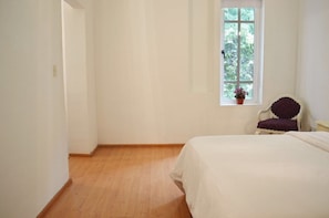 1 habitación, tabla de planchar con plancha, wifi gratis y ropa de cama 