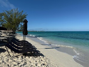 Beach nearby, sun-loungers, beach towels