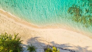 海灘、躺椅、沙灘巾