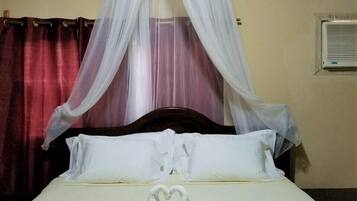 9 Schlafzimmer, BĂŒgeleisen/BĂŒgelbrett, kostenloses WLAN, BettwĂ€sche