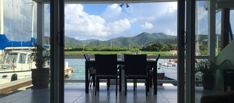 2BR Villa contemporánea en Jolly Harbour