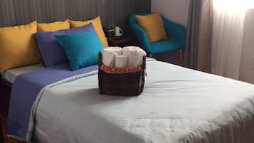 3 bedrooms, desk, iron/ironing board, WiFi