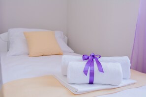 2 bedrooms, internet, bed sheets