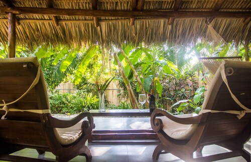 Honeymoon Bungalow in Banana Beach with AC, High Speed Wifi, Kitchen, Patio