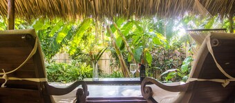 Honeymoon Bungalow in Banana Beach with AC, High Speed Wifi, Kitchen, Patio
