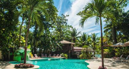 Honeymoon Bungalow in Banana Beach with AC, High Speed Wifi, Kitchen, Patio