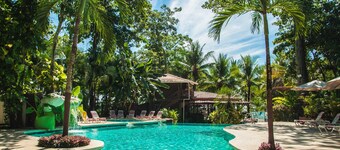 Honeymoon Bungalow in Banana Beach with AC, High Speed Wifi, Kitchen, Patio