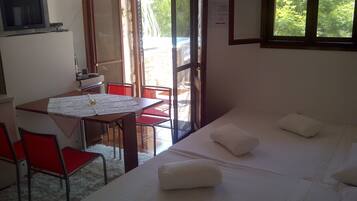 1 bedroom, in-room safe, iron/ironing board, free WiFi
