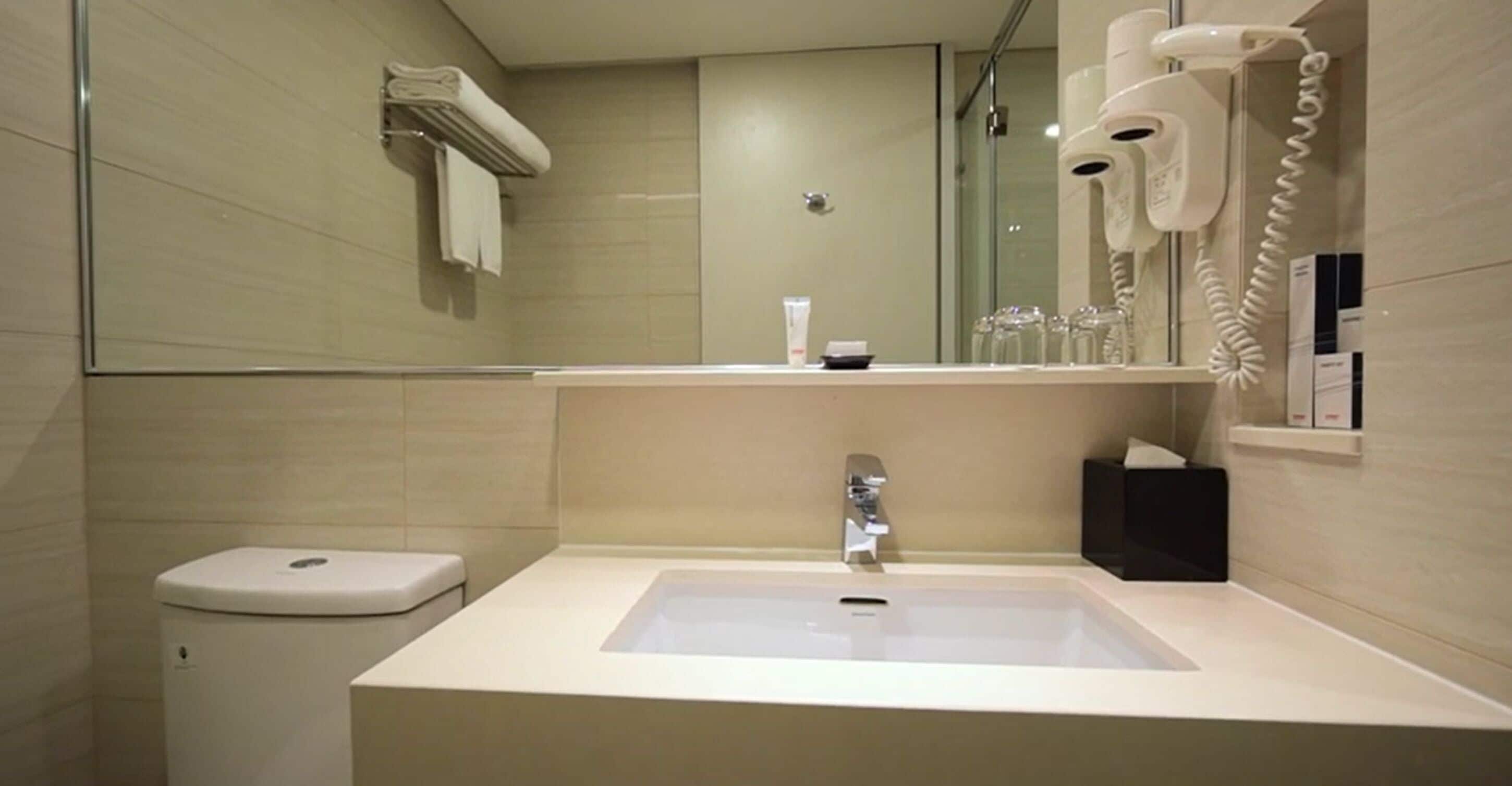 shower, free toiletries, hair dryer, slippers