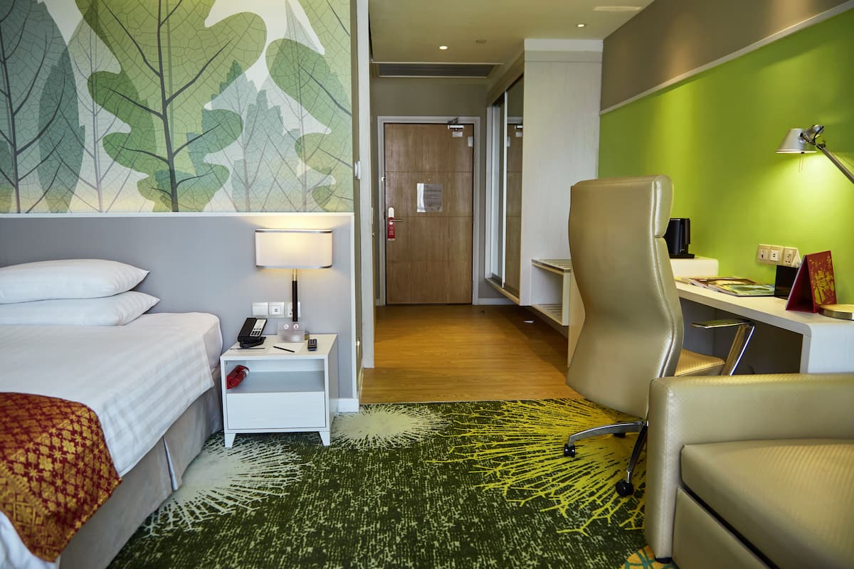 In-room safe, individually furnished, desk, laptop workspace