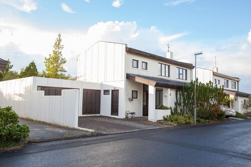 Cozy family home in Central Reykjavik - Quiet residential area - Child friendly