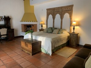 3 bedrooms, desk, iron/ironing board, free WiFi - Charming Home, Beautiful Decorated in famous Central Antigua  (Antigua Guatemala)