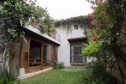 Charming Home, Beautiful Decorated in famous Central Antigua