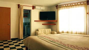 2 bedrooms, desk, WiFi, bed sheets