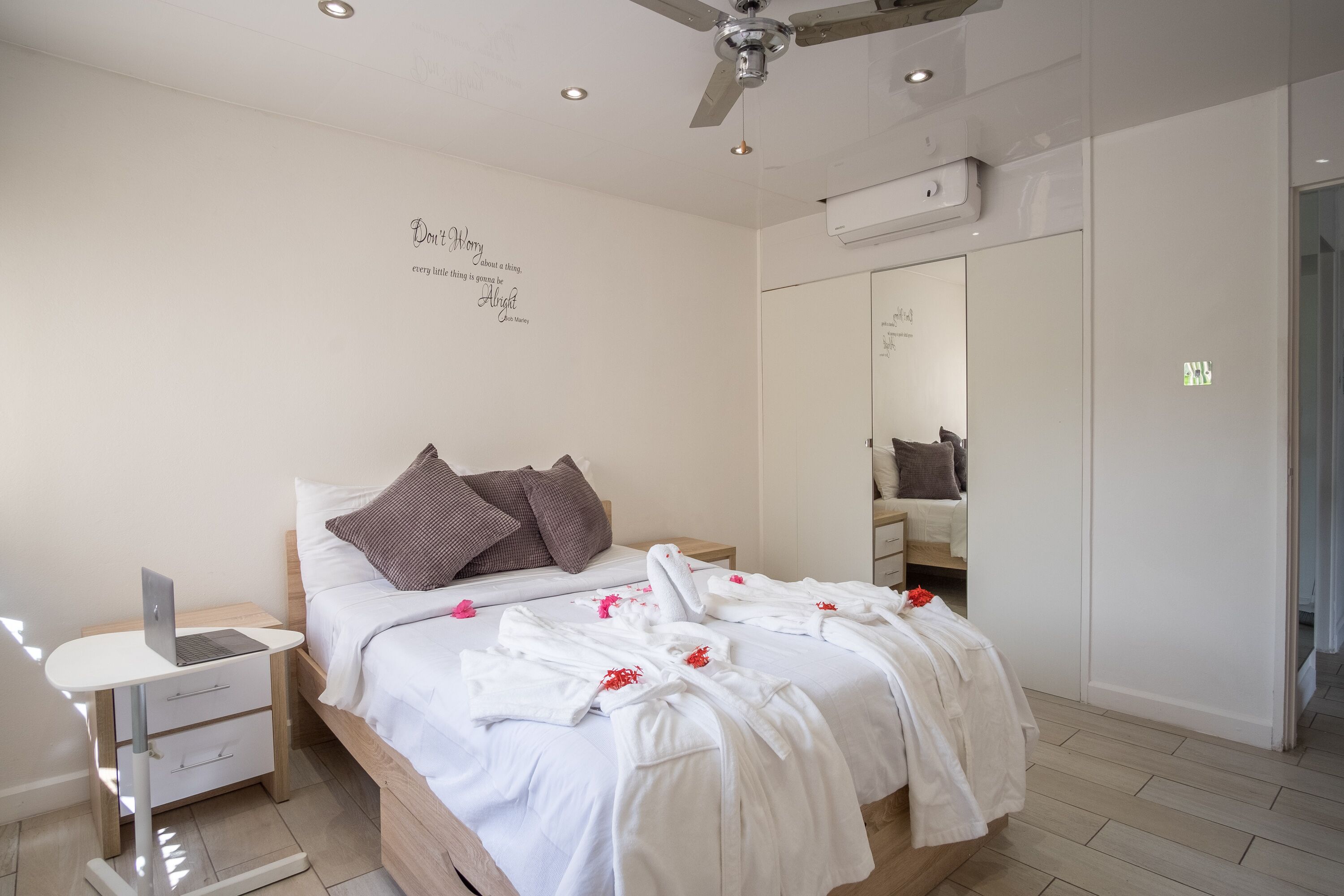 1 chambre, fer et planche à repasser, Wi-Fi, draps fournis