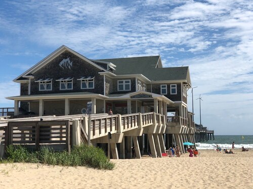 Beautiful house on golf course with amazing sunset views and Beach Club access