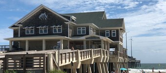 Beautiful house on golf course with amazing sunset views and Beach Club access