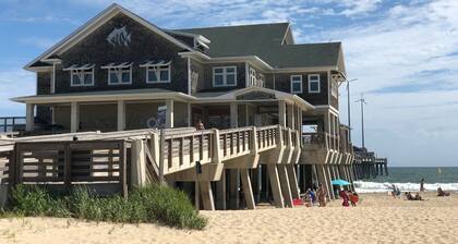 Beautiful house on golf course with amazing sunset views and Beach Club access