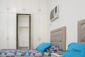 3 slaapkamers, een strijkplank/strijkijzer, reisbedje, gratis wifi